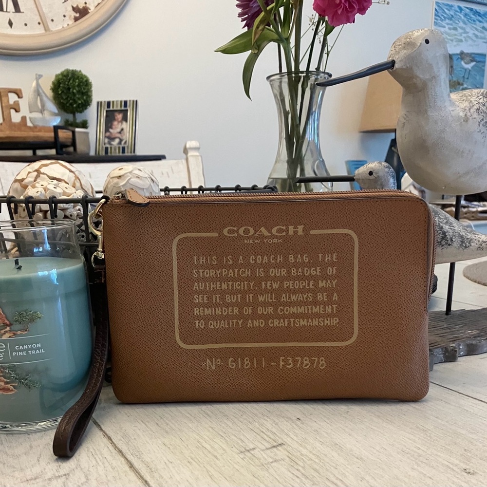 Authentic COACH Story Pouch Wristlet🌸